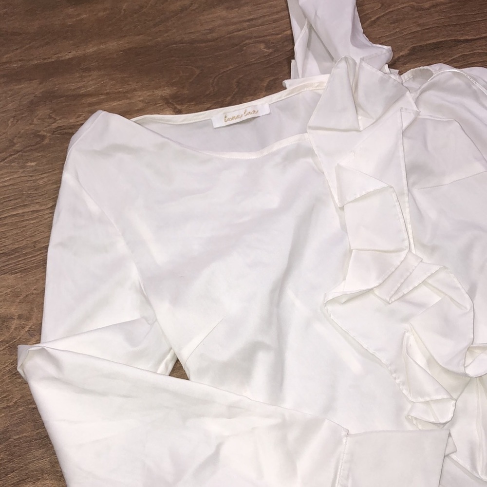 Foxiedox Luna Luna size small ivory top with ruffles